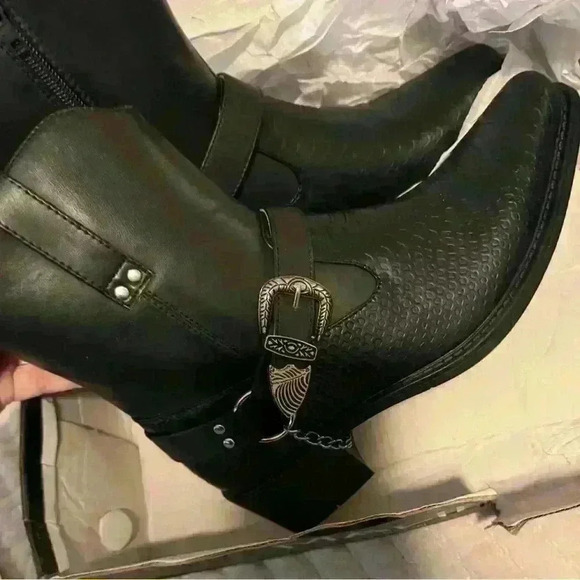 New Black Men's Cuban Heel Cowboy Boots Silver Belt concho accents - Never Worn - Picture 8 of 13